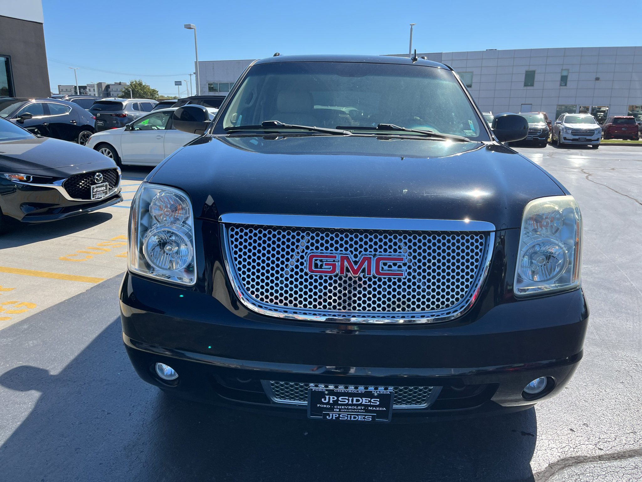 Used 2013 GMC Yukon XL Denali AWD/4WD image 5
