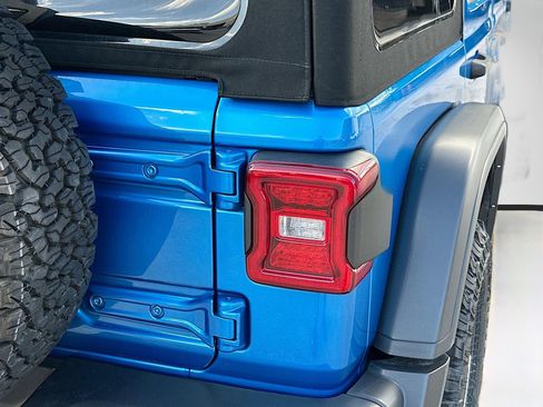 Used 2022 Jeep Wrangler Unlimited Rubicon 4xe image 28