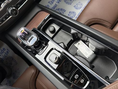Certified 2024 Volvo XC60 B5 Ultimate w/ Protection Package Premier AWD/4WD image 22