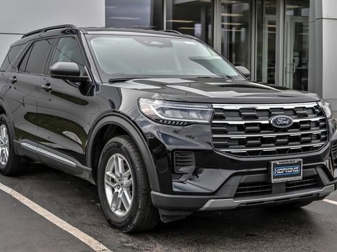 Used 2025 Ford Explorer Active AWD/4WD image 12