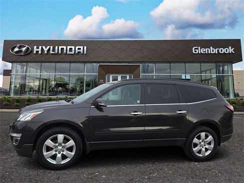 Used 2017 Chevrolet Traverse LT w/ Style and Technology Package image 1