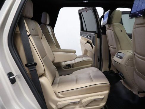 Used 2021 Cadillac Escalade Premium Luxury w/ LPO, Illumination Package AWD/4WD image 10