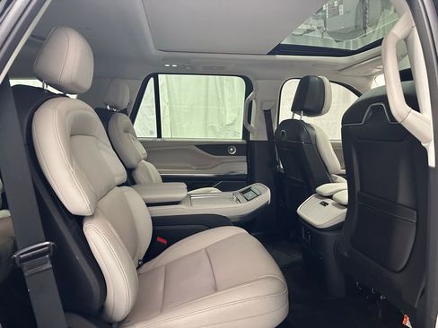 Used 2025 Lincoln Navigator Reserve image 60