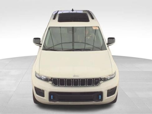 Used 2022 Jeep Grand Cherokee Overland w/ Advanced Protech Group III AWD/4WD image 2