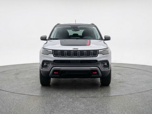 Used 2025 Jeep Compass Trailhawk AWD/4WD image 2