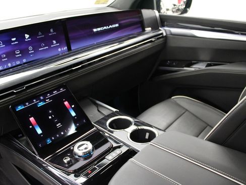 Certified 2025 Cadillac Escalade Sport w/ Touring Package image 31