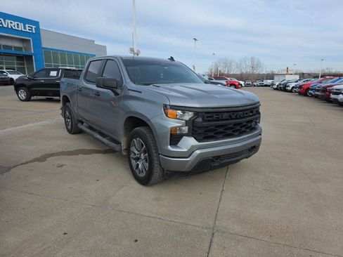 Used 2025 Chevrolet Silverado 1500 Custom w/ Turbomax Blackout Package image 3