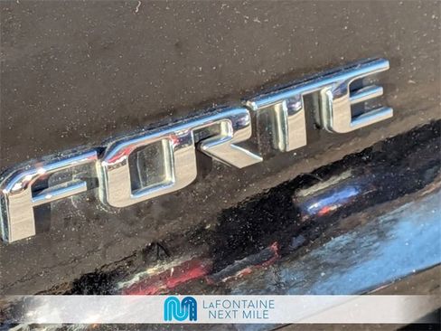 Used 2017 Kia Forte LX image 11