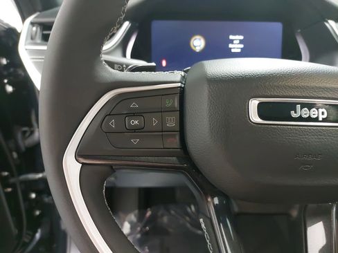 Used 2023 Jeep Grand Cherokee Altitude image 17