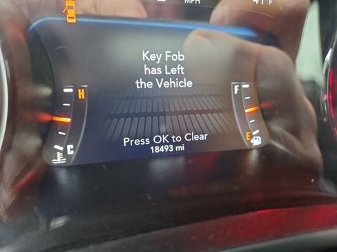 Used 2022 Dodge Challenger R/T w/ Driver Convenience Group image 14