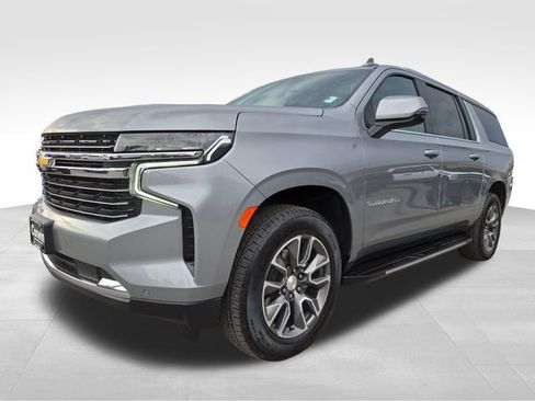 Used 2024 Chevrolet Suburban LT w/ LT Signature Package AWD/4WD image 5