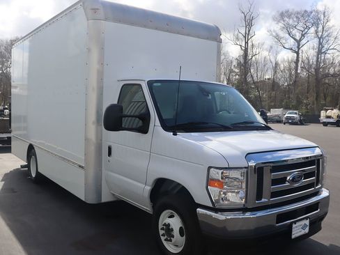 Used 2024 Ford E-350 and Econoline 350 Super Duty w/ Driver's Safety Package image 6