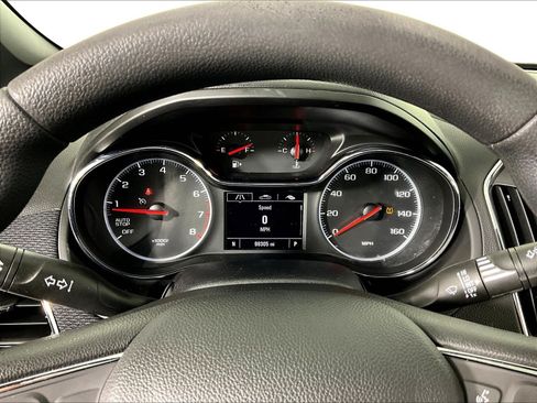 Used 2019 Chevrolet Cruze LT w/ Convenience Package FWD image 13