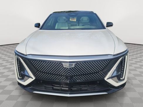 Used 2024 Cadillac Lyriq Luxury AWD/4WD image 2
