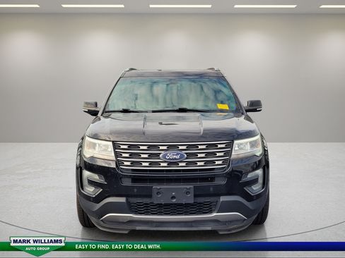 Used 2017 Ford Explorer XLT w/ Equipment Group 202A AWD/4WD image 9