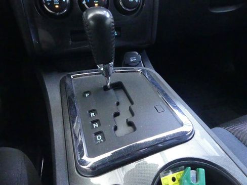 Used 2014 Dodge Challenger SXT RWD image 10
