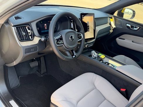 New 2027 Volvo XC60 B5 Plus AWD/4WD image 10