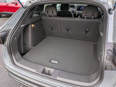 New 2026 Chevrolet Trax RS w/ Sunroof Package image 22