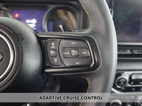 Used 2024 Jeep Wrangler Unlimited image 3