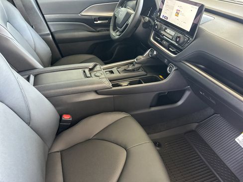 New 2026 Toyota Grand Highlander FWD image 16