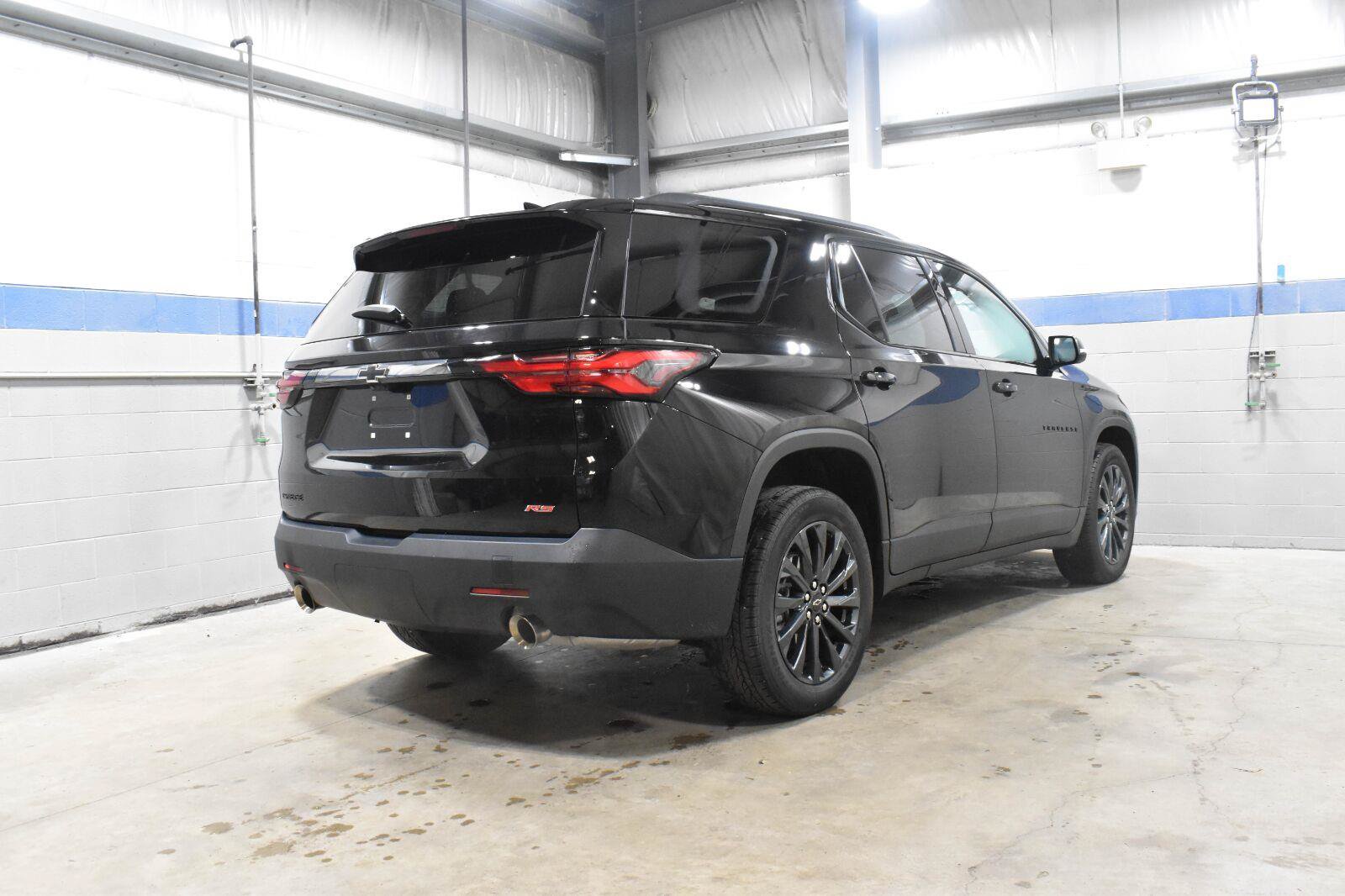 Used 2023 Chevrolet Traverse RS w/ LPO, Floor Liner Package FWD image 29