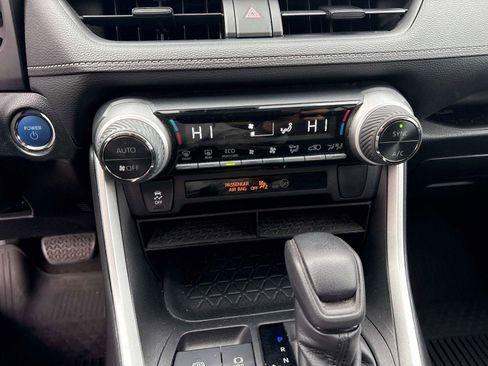 Used 2021 Toyota RAV4 XLE image 27