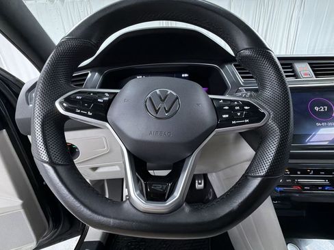 Used 2022 Volkswagen Tiguan SE R-Line AWD/4WD image 11