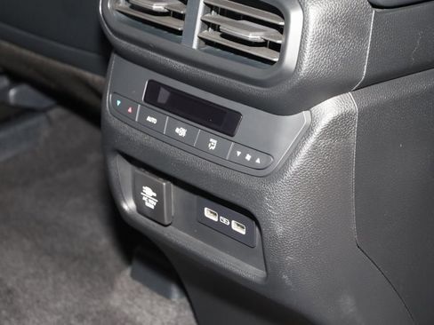 Used 2023 Honda Pilot TrailSport image 18