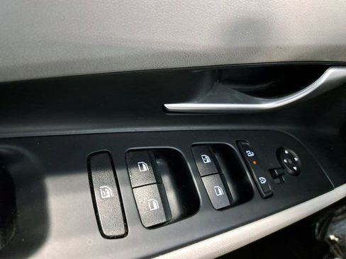 Used 2025 Hyundai Elantra Limited FWD image 21
