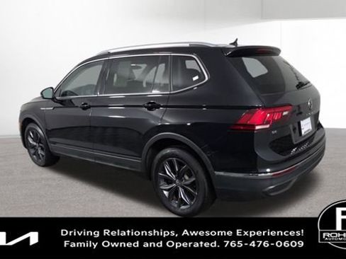 Used 2023 Volkswagen Tiguan SE w/ Panoramic Sunroof Package image 9