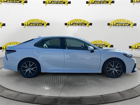 Used 2024 Toyota Camry SE image 6