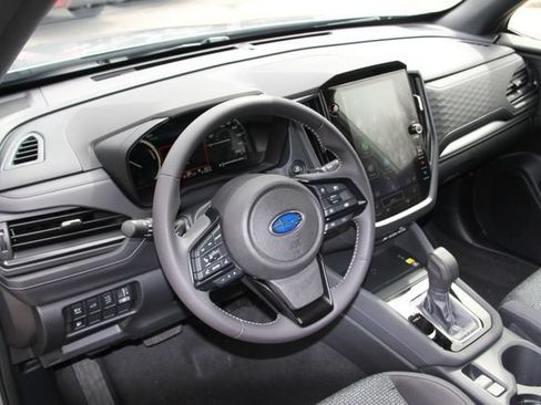 Used 2025 Subaru Forester Premium AWD/4WD image 19