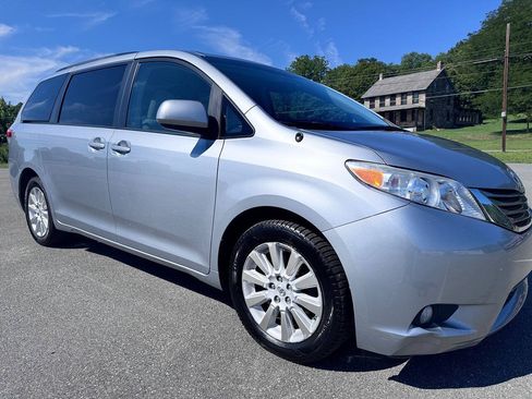 Used 2013 Toyota Sienna XLE AWD/4WD image 3