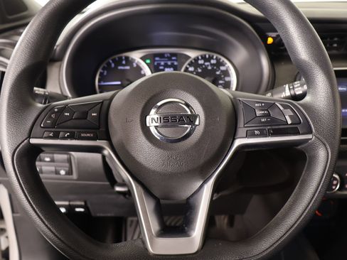 Used 2020 Nissan Kicks S image 3