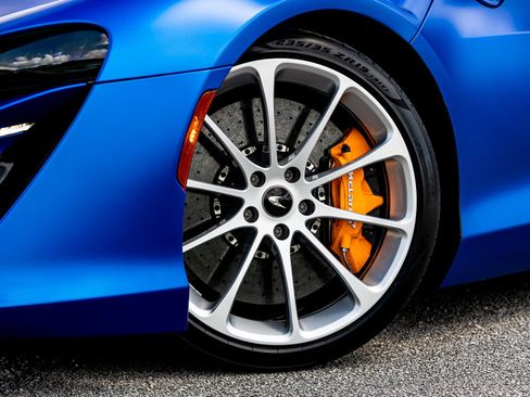 Used 2023 McLaren Artura PERFORMANCE image 18