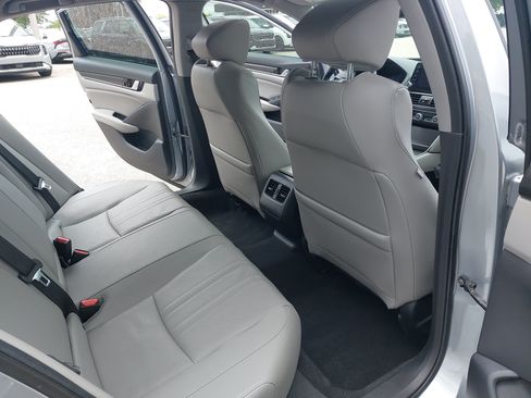 Used 2019 Honda Accord Touring image 11