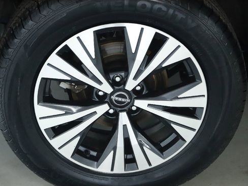 Used 2023 Nissan Rogue SV image 12