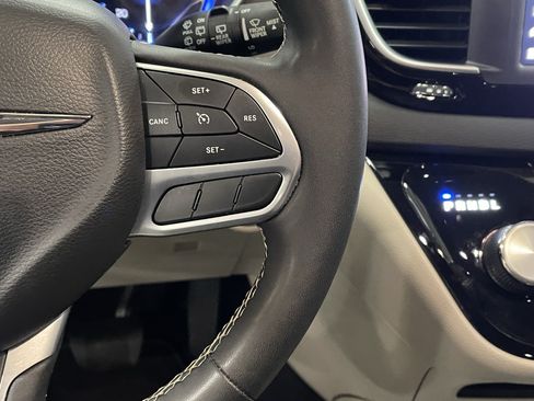 Used 2022 Chrysler Voyager LX FWD image 22