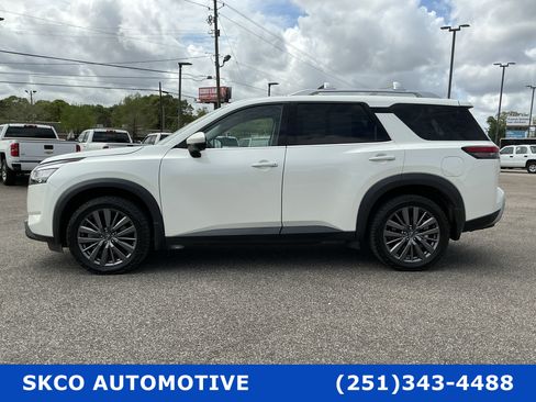 Used 2023 Nissan Pathfinder SL w/ SL Premium Package image 2