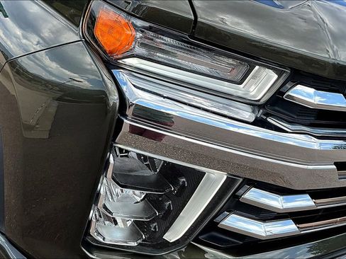 Used 2022 Chevrolet Silverado 3500 High Country w/ Technology Package image 32