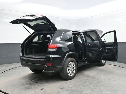 Used 2021 Jeep Grand Cherokee Laredo AWD/4WD image 42