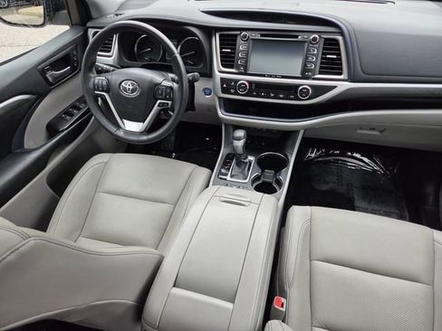 Used 2019 Toyota Highlander Limited Platinum AWD/4WD image 32