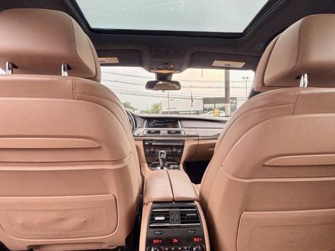 Used 2015 BMW 750Li xDrive AWD/4WD image 18