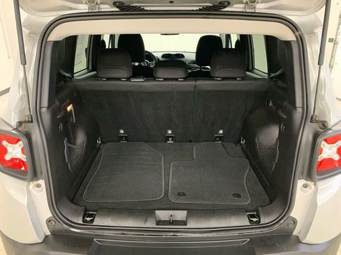 Used 2018 Jeep Renegade Latitude image 6