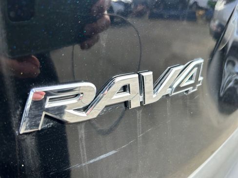 Used 2021 Toyota RAV4 LE AWD/4WD image 32