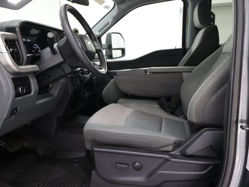 Used 2024 Ford F250 XLT AWD/4WD image 8
