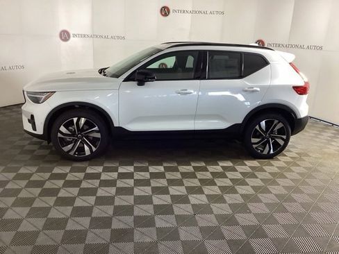 New 2025 Volvo XC40 B5 Plus w/ Protection Package Premier image 7