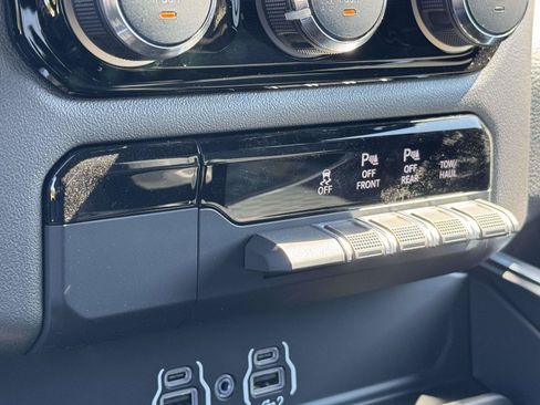 New 2026 RAM 1500 Express AWD/4WD image 6