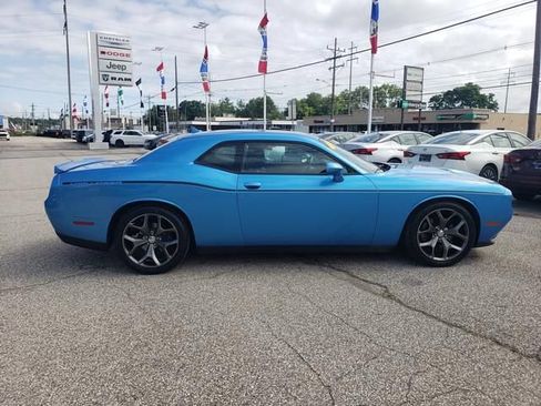 Used 2015 Dodge Challenger SXT Plus w/ Technology Group RWD image 2