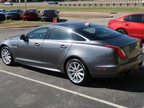Used 2019 Jaguar XJ R-Sport image 10
